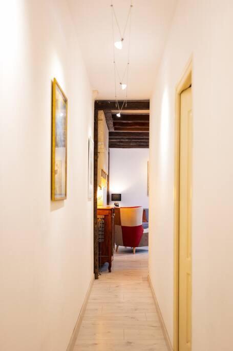 Le "Pied A Terre" - Appartement Plein Centre Avec Parking Prive Bourges Eksteriør bilde