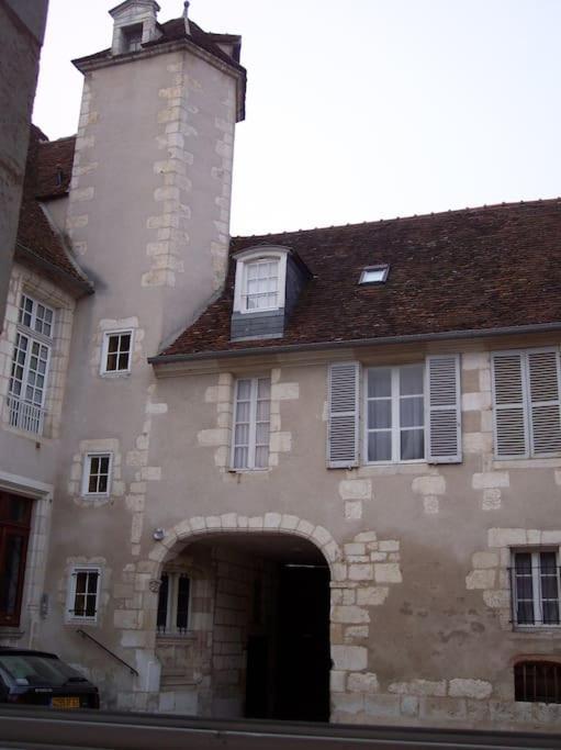 Le "Pied A Terre" - Appartement Plein Centre Avec Parking Prive Bourges Eksteriør bilde