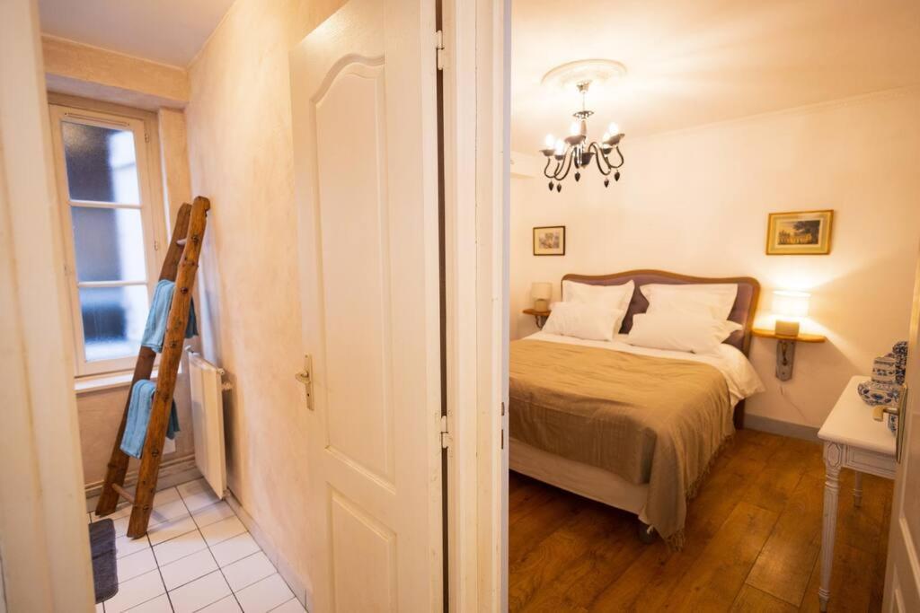 Le "Pied A Terre" - Appartement Plein Centre Avec Parking Prive Bourges Eksteriør bilde