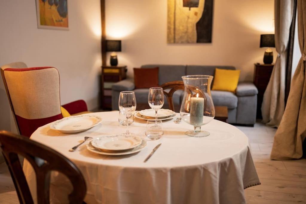 Le "Pied A Terre" - Appartement Plein Centre Avec Parking Prive Bourges Eksteriør bilde