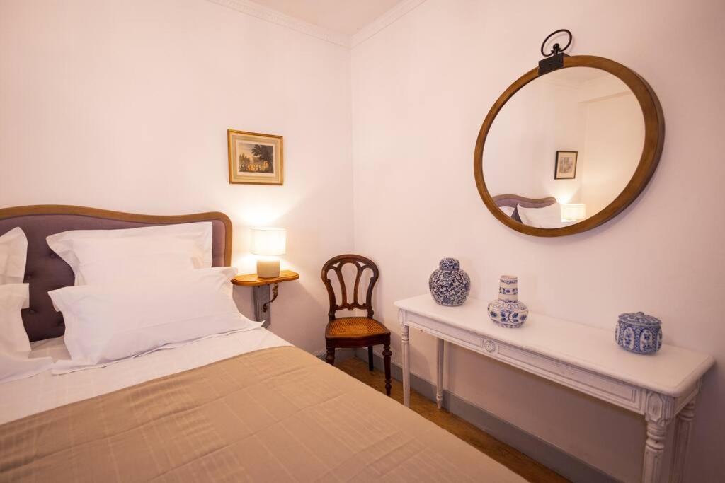 Le "Pied A Terre" - Appartement Plein Centre Avec Parking Prive Bourges Eksteriør bilde