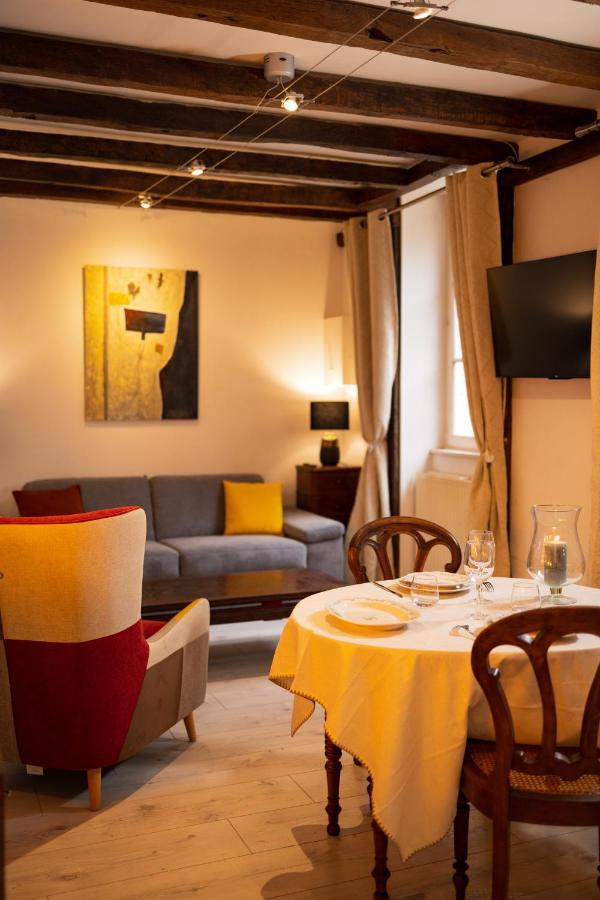 Le "Pied A Terre" - Appartement Plein Centre Avec Parking Prive Bourges Eksteriør bilde